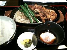 若鶏のスパイシー鉄板焼き定食