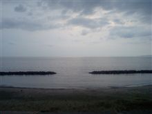 無念 雲に遮られ夕日は…
