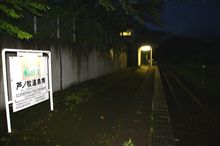 夜の無人駅