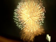 涼しい夜の涼しい花火。