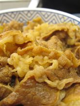 今日の夜食は、「吉野家」牛丼並盛