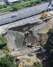 東名高速の静岡県牧之原市の崩落復旧について