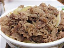 今日のディナーは、「すき家」の牛丼メガ盛り　660円