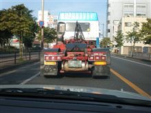 ヘッドに角型三連テール