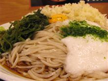 今日のランチは、鶯谷「本陣」二色月見470円＋特盛200円