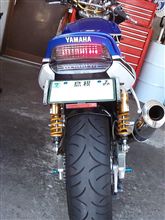 「LEDウインカーライセンスホルダー付」…もうつけちゃったもぉ～ん
