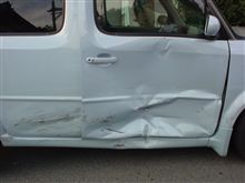 側突事故で運転席側が・・・
