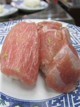 今日のディナーは、「回し鮨　若貴」