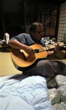 宴会中で…