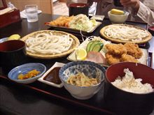 カツを食しながら。