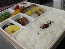 駅弁　「幕の内風弁当　こしひかりデラックス」