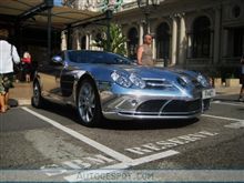 ド派手なMercedes-Benz SLR Mclaren