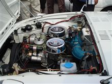 さて、　此のエンジンの車種は　何でしょう、空冷です、