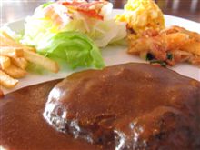 今日のランチは、「Almuerzo del dia」秋田産黒豚・和牛の合挽ハンバーグ1,000円