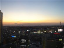 みなとみらいのビルから望む富士山