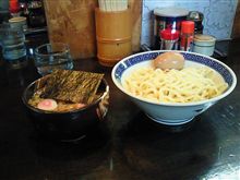 近くの有名店へ・・・