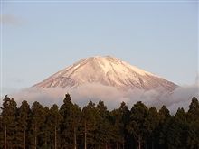 今朝の気温は６度、富士山は真っ白！　早々の冬支度？