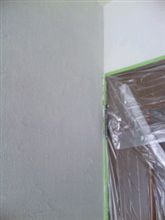 初めて壁塗りしました！