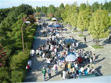 公園でフリーマーケット