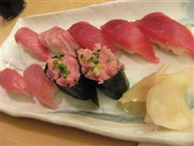 今日のランチは、「築地日本海」まぐろづし　1,000円
