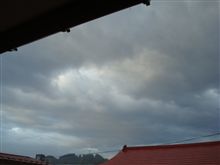 １０月１９日　空がスッキリしない月曜日の朝、おはです～♪