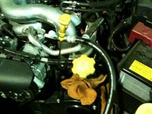 あかん(^^;)この車にオイル入れる時緊張する～(ちょっとこぼした)