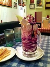 色白なパフェ
