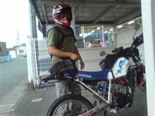今日はバイクで