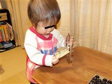 若い娘にシンボルをシコシコさせる。