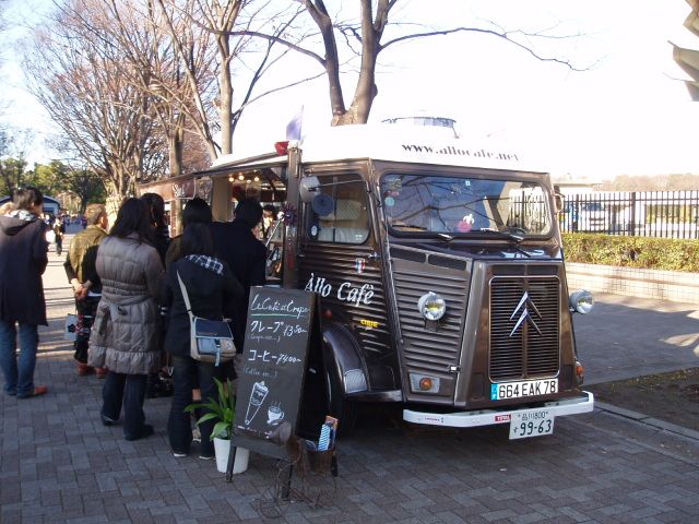 渋谷で見かけたお洒落な移動販売車 大熊猫 のブログ リーピングキャットとフライングbと鳳凰と王冠と みんカラ