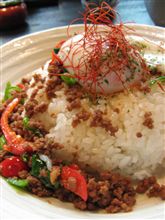 今日のランチは、「花丸」ガパオライス　８００円