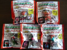 セブン-イレブン限定「平成仮面ライダー ツインフィギュア」