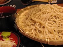 今日の夜食は、鴬谷「本陣」もりそば特盛り　570円