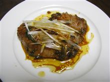 ECOデミオ特製“鮪のホホ肉ステーキ～焦がしネギだれピリ辛風味～”