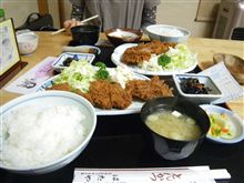 食事中・・・