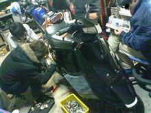 事故ったメンバーのバイクの復旧作業 事故ったメンバーのバイクの復旧作業