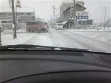 めっちゃ雪降ってますやん・・・