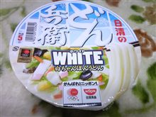 無理矢理白にしたかったのかな？(;^_^A