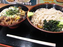 今日のディナーは、鴬谷「本陣」牛とじセット670円＋大盛100円