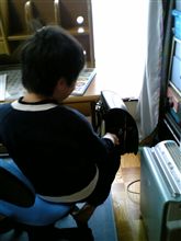 机とランドセルと怪獣君