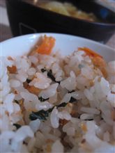鮭とわかめのコラボレーションで。。(爆) 鮭とわかめのコラボレーションで。。(爆)