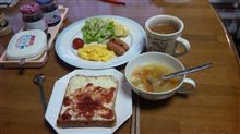 (^O^)/ モンチの朝メニュー・・・