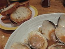今日のディナーは、「KOMA」で飲んでます。