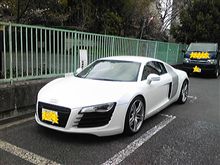 会社のビルの駐車場に
