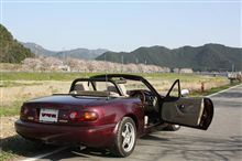 桜の花とユーノス・ロードスター。