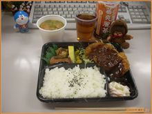 ＾～＾*// モンチの昼メニュー・・・♪ 