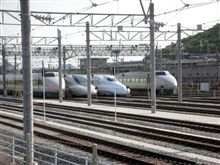 典型的な連休の ある一日 (新幹線車両基地) 典型的な連休の ある一日 (新幹線車両基地)