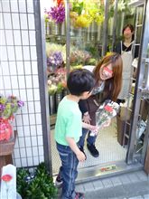 カーネーションください　～母の日の初プレゼント