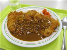 今日のランチは、都内某所B1食堂のカツカレー　780円