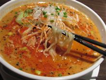 今日のランチは、「和華一」坦々麺420円＋大盛80円